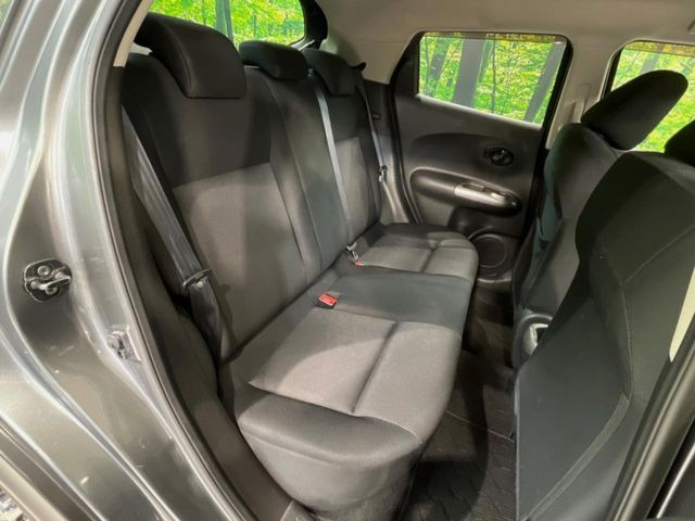 後部座席も気になるようなキズ・汚れやへたり等、大きなダメージはなく、良好な状態です。