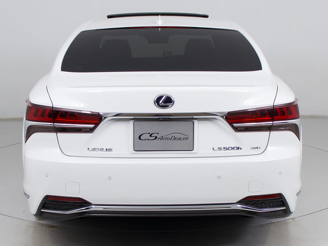 ★クリアランスソナー(前後コーナーセンサー)が付いています!フロント&リアにセンサーがあり、障害物に近づくと警告音が鳴り、更にはマルチ画面上にも表示されます!すごく便利な人気装備です!!