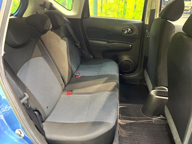 �R���p�N�g�J�[�ł����A�Z�J���h�V�[�g�͏\���ȍL����������K�ɂ���肢�������܂���V�[�g��|���đ傫�ȉו���ς񂾂�ƁA�p�r�̕����L��1��ł��B