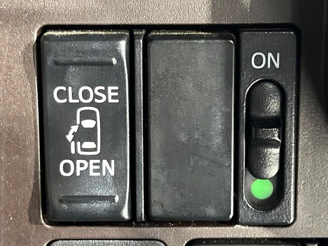 【パワースライドドア】スマートキーや運転席のスイッチでスライドドアの開閉が可能♪電動だから力を入れてドアを開ける必要が無く、小さいお子様でも、重い荷物を持っている時もラクに開け閉めできます♪