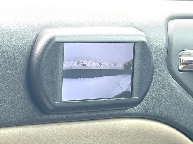 ●サイドカメラ:左側面の視界が写し出されます!狭い道路での走行や駐車ラインの確認などにも役立ちます!