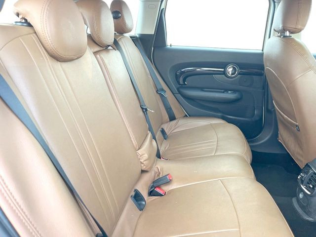 ●後部座席も気になるようなキズ・汚れやへたり等、大きなダメージはなく、良好な状態です。