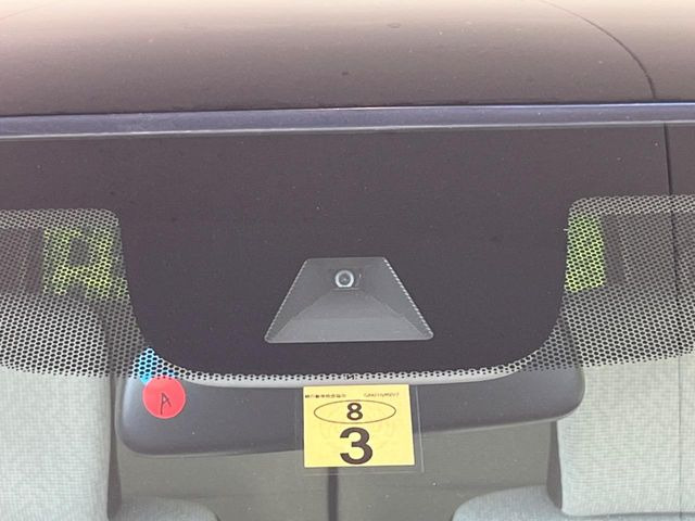 �y�z���_�Z���V���O�z���s���ɑO���̎ԗ�����F�����A�Փ˂������Ȏ��͌x��ƃu���[�L�ŏՓˉ���Ɣ�Q�y�����A�V�X�g�B�����S�Ƀh���C�u�����y���݂��������܂��B