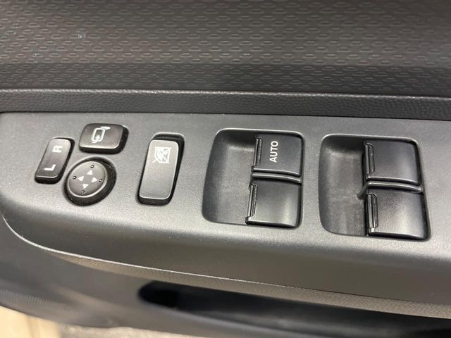 �y�d���i�[�~���[�z�T�C�h�~���[�͓d���i�[���ƂȂ��Ă���A�������ԏ�ł��L�Y�������X�N��}�����܂��B