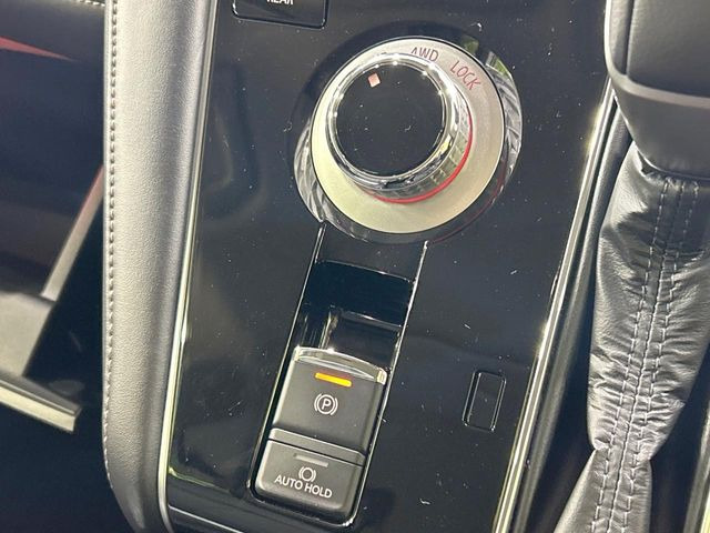 4WDのお車ですので、雪道でも安心です♪降雪地地域にお住まいの方以外にも、ウィンタースポーツが趣味の方や降雪地域へ帰省される機会がある方にもおすすめ!