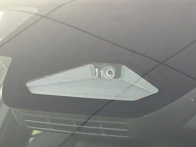 【トヨタセーフティセンス】走行中に前方の車両等を認識し、衝突しそうな時は警報とブレーキで衝突回避と被害軽減をアシスト。より安全にドライブをお楽しみいただけます。