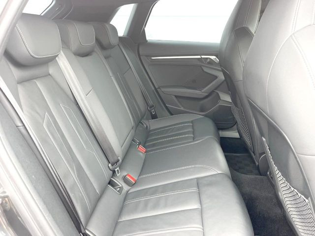 ●後部座席も気になるようなキズ・汚れやへたり等、大きなダメージはなく、良好な状態です。
