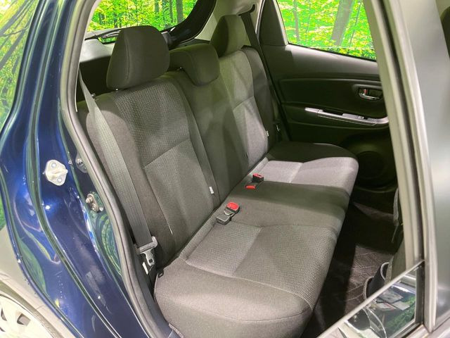 後部座席も気になるようなキズ・汚れやへたり等、大きなダメージはなく、良好な状態です。