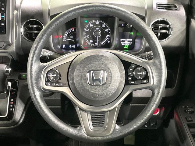 ステアリングも使用感が少なく、きれいな状態となっております♪