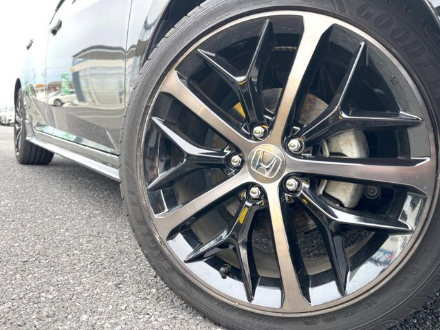 【純正アルミホイール】外観にマッチした純正アルミホイールを装着しております。各種社外アルミホイールや、スタッドレスタイヤも取扱いしております。是非ご相談ください♪