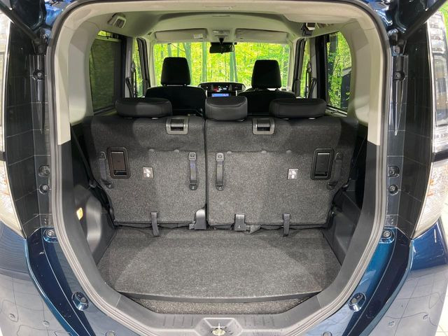 ���i�̂���������ʋ΁A���}���ɏ\���ȉ׎��X�y�[�X���m�ۂ��Ă���܂��B�Z�J���h�V�[�g��|���ƁA�傫�ȉו��̐ύڂ��\�ł���