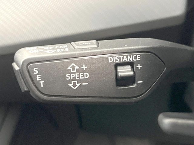 ●アダプティブクルーズコントロール:前の車との車間距離を一定にとりつつ、一定速度で自動走行してくれる次世代のクルーズコントロール!主に高速道路や自動車専用道路で使用する便利な機能です!