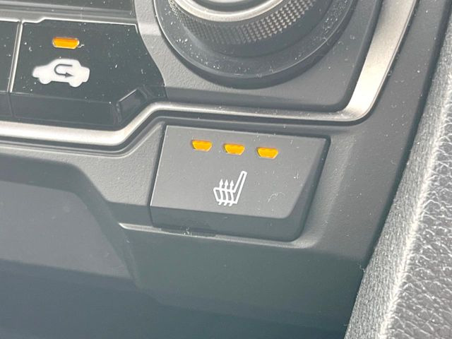 【シートヒーター】寒い日に重宝するシートヒーター!エアコンより早く温まってくれるので寒がりの人も安心ですね♪エアコンの温風は乾燥するから苦手、という方にもをおすすめです。