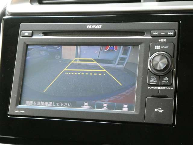 バックカメラが装備されているので駐車が苦手な方も安心です♪
