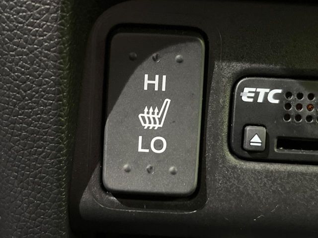 【シートヒーター】寒い日に重宝するシートヒーター!エアコンより早く温まってくれるので寒がりの人も安心ですね♪エアコンの温風は乾燥するから苦手、という方にもをおすすめです。