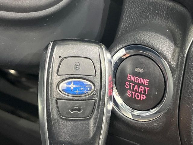 【アクセスキー&プッシュスタート】カバンやポケットに入れたままでもドアの施錠・解錠が可能なスマートキーを装備。エンジンのオン・オフ時もカギを取り出す必要が無く、ボタンをプッシュするだけでOK♪