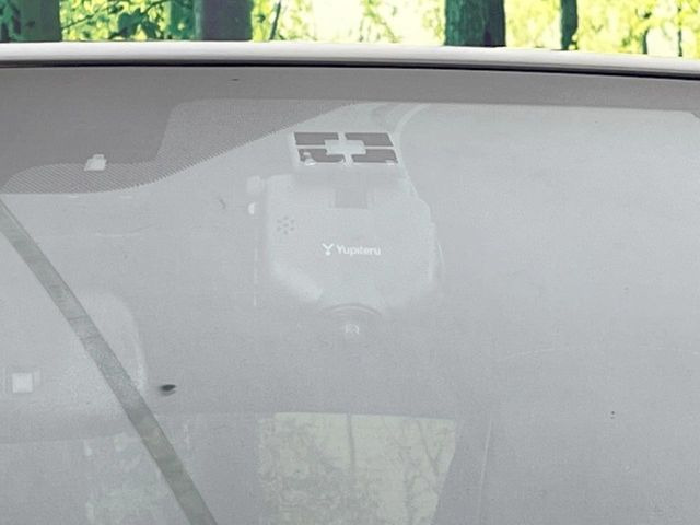 【ドライブレコーダー】安心・安全なカーライフに必須のドライブレコーダーを装備!走行中はもちろん、あおり運転や事故に遭遇した際の状況も映像で記録し、万一のリスクに備えます。