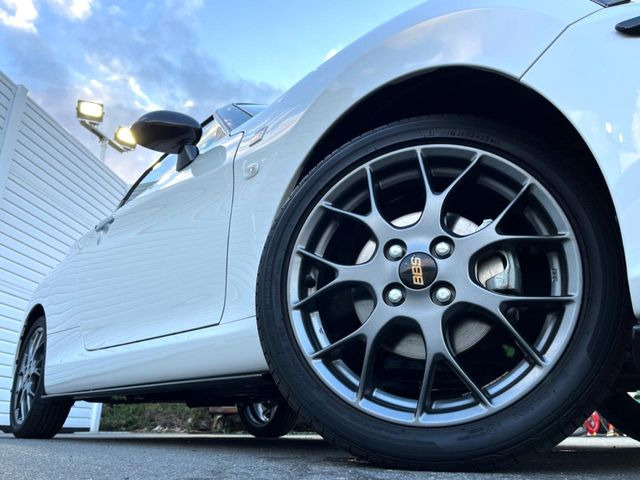【純正16インチBBS製アルミホイール】外観にマッチした純正アルミホイールを装着しております。各種社外アルミホイールや、スタッドレスタイヤも取扱いしております。是非ご相談ください♪