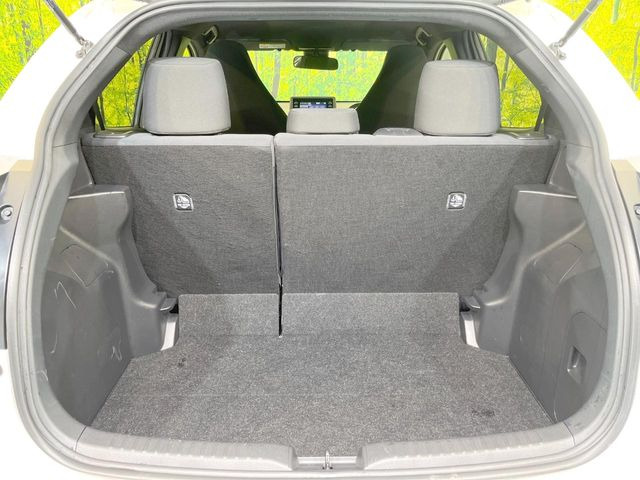 積み下ろしのしやすいデッキにはたっぷりと荷物を積み込んでいただけます。遊びから仕事まで、様々なシーンで頼れます♪