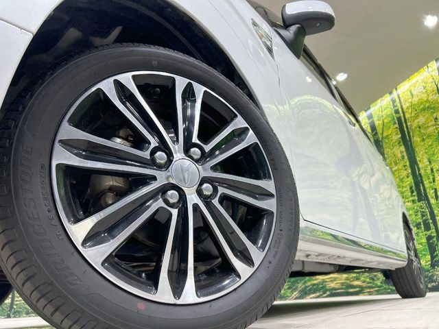 �y����15�C���`�A���~�z�C�[���z�O�ςɃ}�b�`���������A���~�z�C�[���𑕒����Ă���܂��B�e��ЊO�A���~�z�C�[����A�X�^�b�h���X�^�C�����戵�����Ă���܂��B���񂲑��k����������