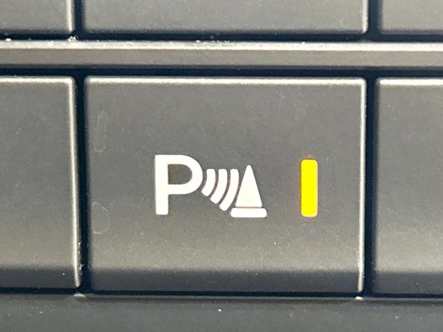【パーキングセンサー】バンパーに付いたセンサーが障害物を検知!一定の距離に近づくとアラートで教えてくれます♪狭い駐車スペースや車庫入れ時も安心ですね☆