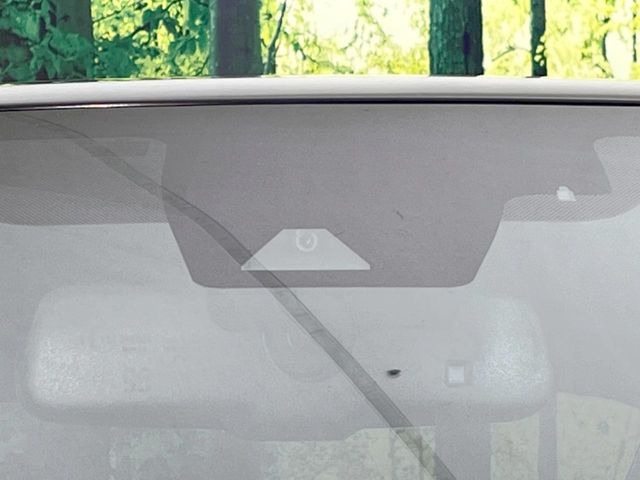 【トヨタセーフティセンス】走行中に前方の車両等を認識し、衝突しそうな時は警報とブレーキで衝突回避と被害軽減をアシスト。より安全にドライブをお楽しみいただけます。