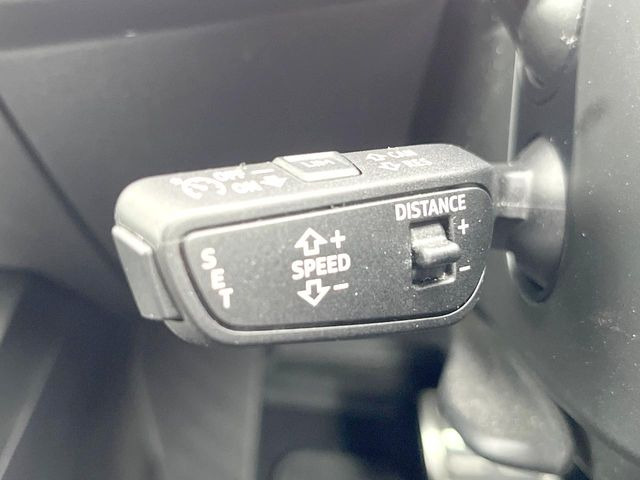 ●アダプティブクルーズコントロール:前の車との車間距離を一定にとりつつ、一定速度で自動走行してくれる次世代のクルーズコントロール!主に高速道路や自動車専用道路で使用する便利な機能です!