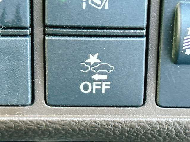 【衝突軽減装置】走行中に前方の車両等を認識し、衝突しそうな時は警報とブレーキで衝突回避と被害軽減をアシスト。より安全にドライブをお楽しみいただけます。