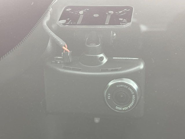 【ドライブレコーダー】安心・安全なカーライフに必須のドライブレコーダーを装備!走行中はもちろん、あおり運転や事故に遭遇した際の状況も映像で記録し、万一のリスクに備えます。