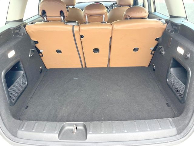 ●トランクルーム:趣味が広がる収容スペース!これだけの広さがあればお買い物やレジャーなどにも最適です!使用感も少なくきれいな状態を維持しております。