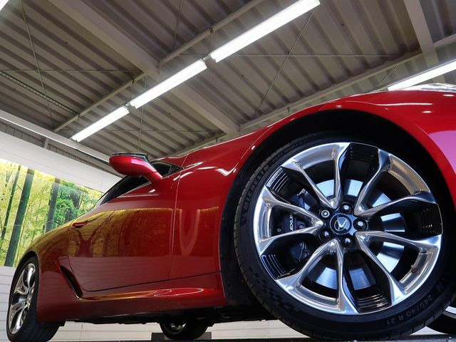 �y����21�C���`�A���~�z�C�[���z�O�ςɃ}�b�`���������A���~�z�C�[���𑕒����Ă���܂��B�e��ЊO�A���~�z�C�[����A�X�^�b�h���X�^�C�����戵�����Ă���܂��B���񂲑��k����������