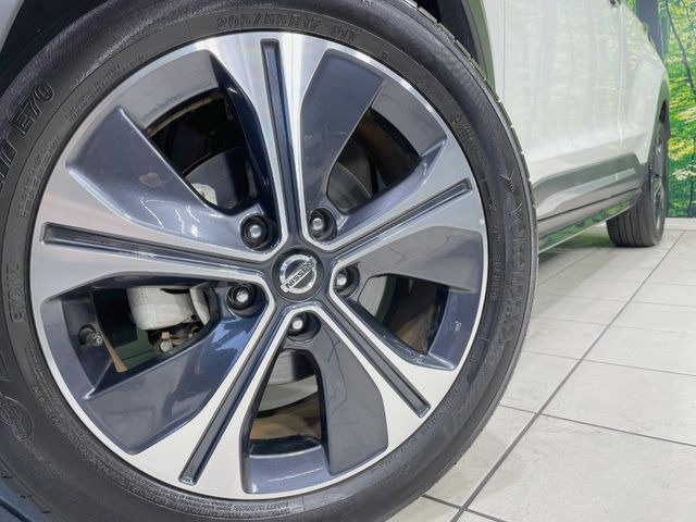 �y����17�C���`�A���~�z�C�[���z�O�ςɃ}�b�`���������A���~�z�C�[���𑕒����Ă���܂��B�e��ЊO�A���~�z�C�[����A�X�^�b�h���X�^�C�����戵�����Ă���܂��B���񂲑��k����������