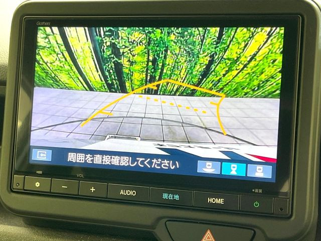【バックカメラ】駐車時に後方がリアルタイム映像で確認できます。大型商業施設や立体駐車場での駐車時や、夜間のバック時に大活躍!運転スキルに関わらず、今や必須となった装備のひとつです!