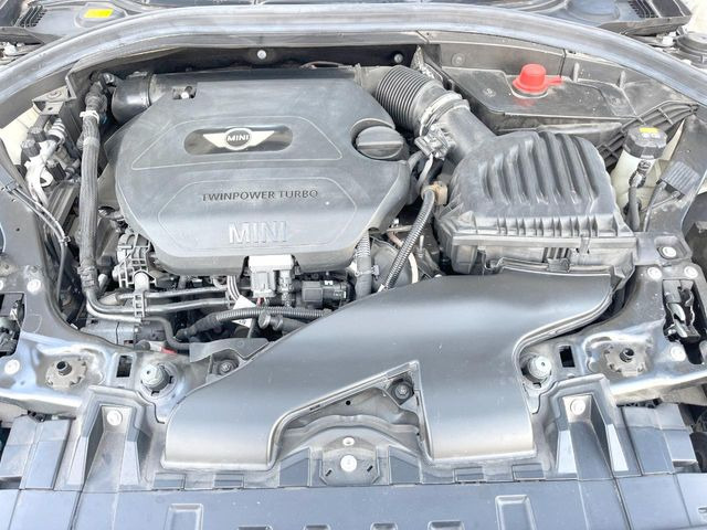 ●当店では、各メーカーの専用診断テスターを導入。国家資格を持つテクニカルスタッフも常駐しておりますので、万が一の際にも安心してご利用いただけます。