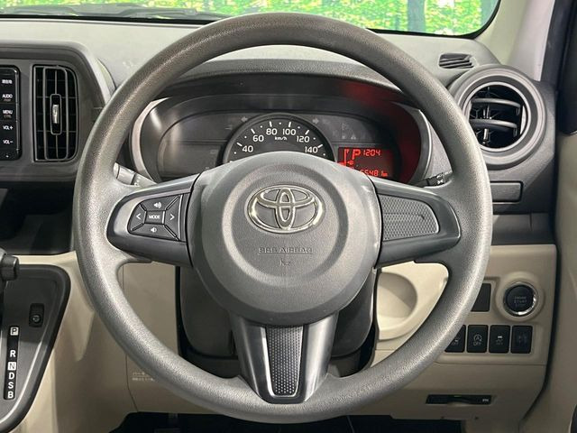 インテリアに合わせたデザインのステアリングは、運転される方のことも考え、運転しやすい形状、大きさです。是非一度、実際に触ってお確かめください。