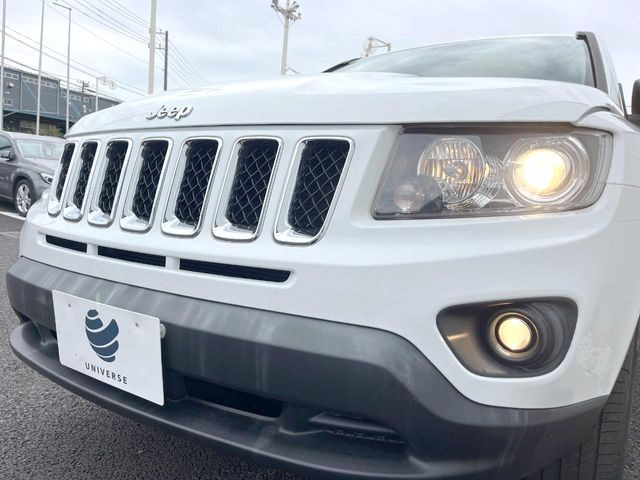 ●ヘッドライト:ヘッドライトは黄ばみも少なく、綺麗な状態を保っております。黄ばみ防止のレンズコーティングの施工も可能でございます。