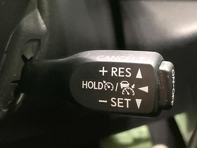 【レーダークルーズコントロール】高速道路での長距離走行が楽に!!自動で速度を保つクルーズコントロールが、衝突軽減システムと連携し、前方の車両を感知して車間を保つように速度調節してくれます!!