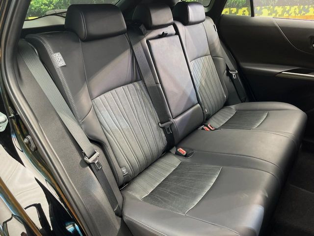 後部座席も気になるようなキズ・汚れやへたり等、大きなダメージはなく、良好な状態です。