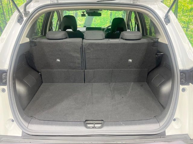 後席を格納すると、これだけの広さが!シーンに合わせたシートアレンジで、大きな荷物も積むことが出来ます♪