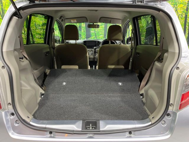 ���i�̂���������ʋ΁A���}���ɏ\���ȉ׎��X�y�[�X���m�ۂ��Ă���܂��B�Z�J���h�V�[�g��|���ƁA�傫�ȉו��̐ύڂ��\�ł���