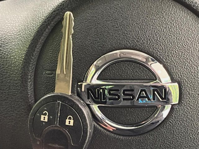 【キーレス】少し離れた場所からでもボタン一つでドアの開錠・施錠ができるのでとっても便利!ドアの鍵穴周りに傷をつけることもありません♪