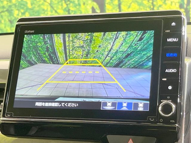 【バックカメラ】駐車時に後方がリアルタイム映像で確認できます。大型商業施設や立体駐車場での駐車時や、夜間のバック時に大活躍!運転スキルに関わらず、今や必須となった装備のひとつです!