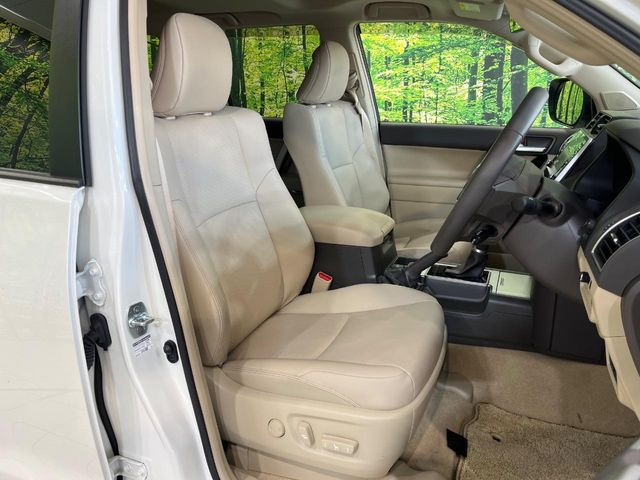 【ベージュレザーシート】デザイン性が高く、高級感のあるベージュ革シート。常に体に触れる部分だから、座り心地の良さにはこだわりたいですね♪汚れの付着や劣化を抑制する内装コーティング施工もおススメですよ♪