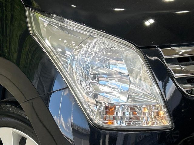 【HIDヘッドライト】非常に明るく前方を照らしてくれるので、悪天候や夜間の走行時も視界良好で安心してお乗りいただけます。