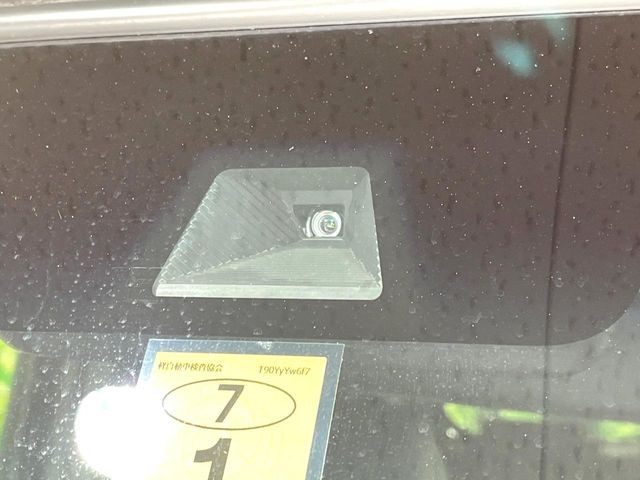 �y�z���_�Z���V���O�z���s���ɑO���̎ԗ�����F�����A�Փ˂������Ȏ��͌x��ƃu���[�L�ŏՓˉ���Ɣ�Q�y�����A�V�X�g�B�����S�Ƀh���C�u�����y���݂��������܂��B