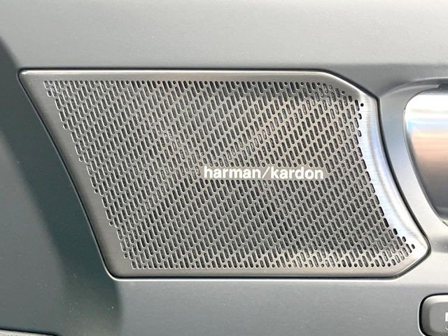 ��harman/kardon�T�E���h�V�X�e��:�I�[�f�B�I��僁�[�J�[����|����v���~�A���X�s�[�J�[�𑕔��B�����̃X�s�[�J�[����A���̗������܂ŕ����鍂�i���ȉ��y�����y���݂��������܂��B