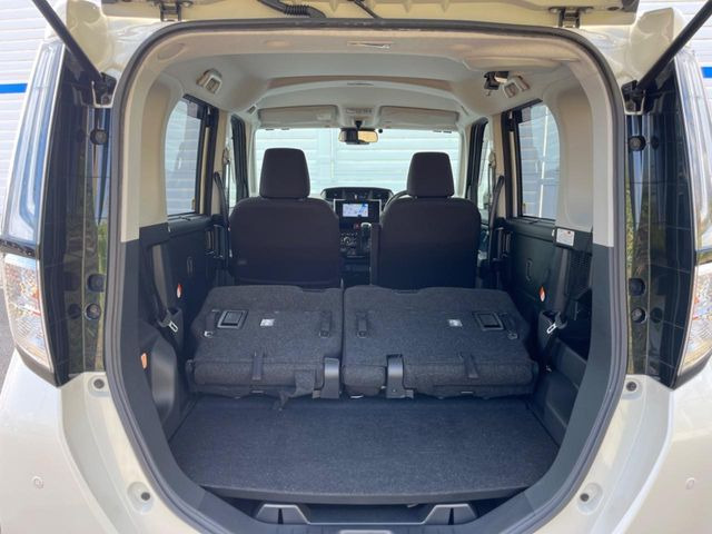 ���i�̂���������ʋ΁A���}���ɏ\���ȉ׎��X�y�[�X���m�ۂ��Ă���܂��B�Z�J���h�V�[�g��|���ƁA�傫�ȉו��̐ύڂ��\�ł���