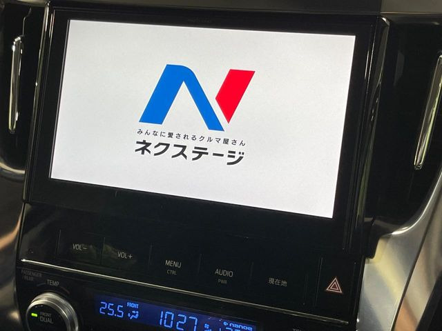 【純正10インチナビ】人気の大画面純正ナビを装備しております。ナビの使いやすさはもちろん、オーディオ機能も充実!キャンプや旅行はもちろん、通勤や買い物など普段のドライブも楽しくなるはず♪