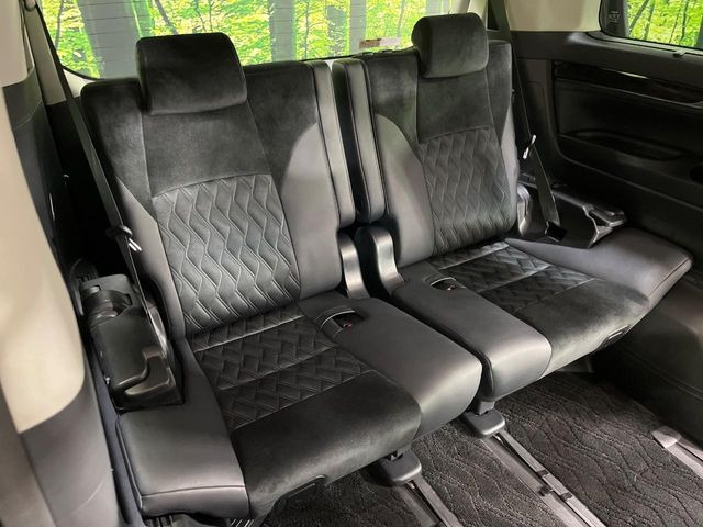 3列目シートはもちろん状態良好☆大人でもゆったりと座って頂けますので、大人数でのお出かけもラクラクです♪ご家族で、気の知れた仲間で、ドライブに行くのが楽しみですね♪