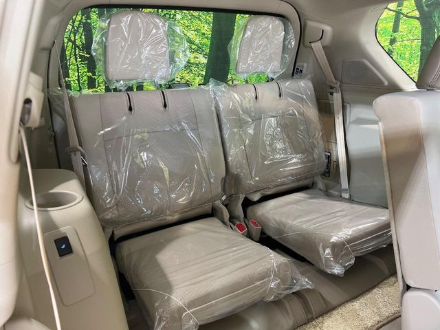 3列目シートはもちろん状態良好☆大人でもゆったりと座って頂けますので、大人数でのお出かけもラクラクです♪ご家族で、気の知れた仲間で、ドライブに行くのが楽しみですね♪